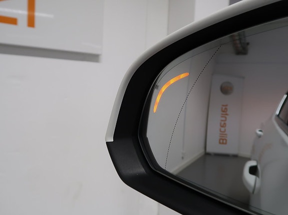 Volvo XC40 17 of 30