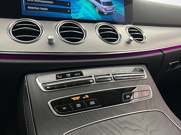 Mercedes-Benz E300 28 of 30
