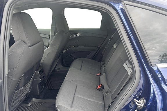Audi Q4 e-tron 6 of 7