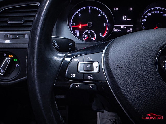 Volkswagen Golf Alltrack 20 of 26