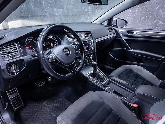Volkswagen Golf Alltrack 11 of 26