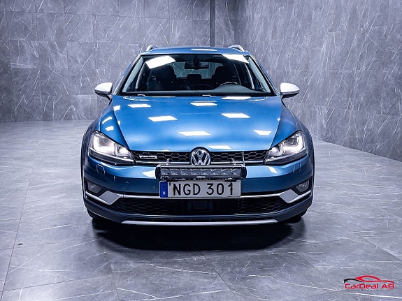 Volkswagen Golf Alltrack 2 of 26