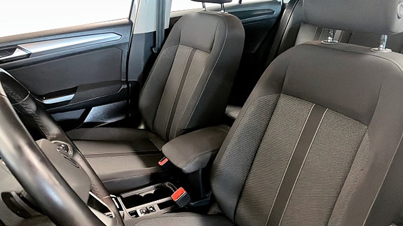 Volkswagen T-Roc 8 of 13