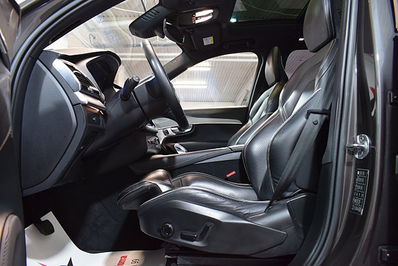 Volvo XC90 10 of 24