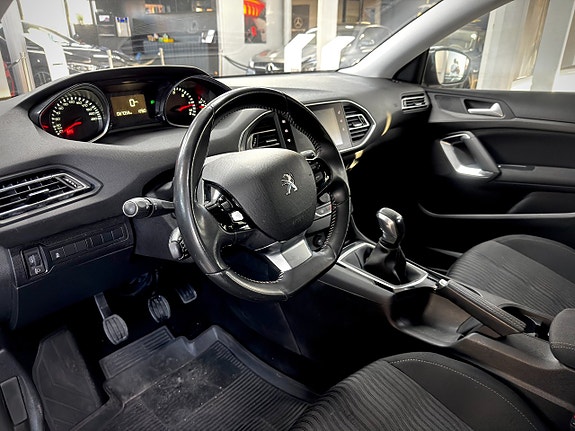 Peugeot 308 13 of 15