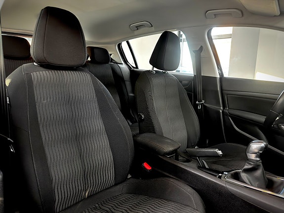 Peugeot 308 8 of 15