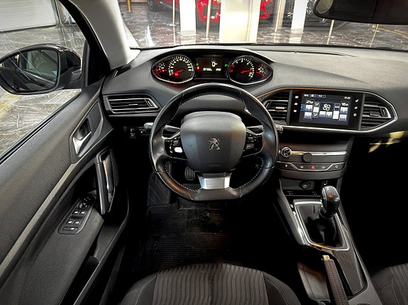 Peugeot 308 9 of 15