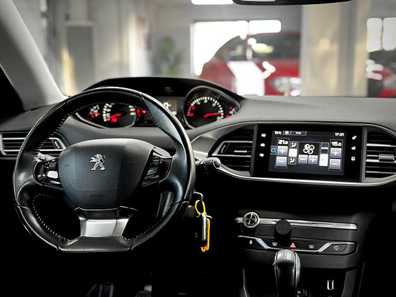 Peugeot 308 10 of 15