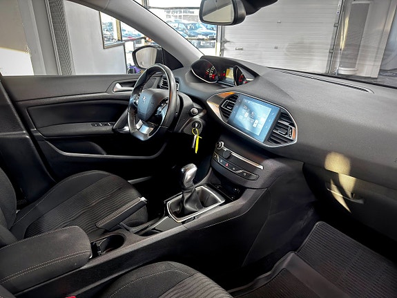 Peugeot 308 12 of 15