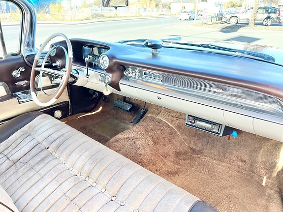 Cadillac Deville 7 of 11