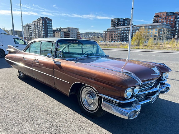 Cadillac Deville 2 of 11