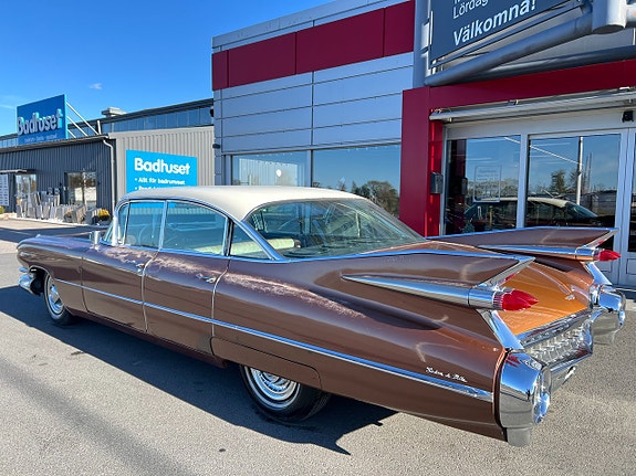 Cadillac Deville 4 of 11