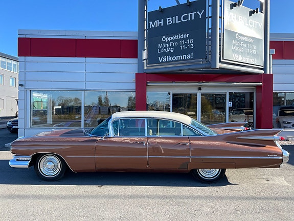 Cadillac Deville 3 of 11