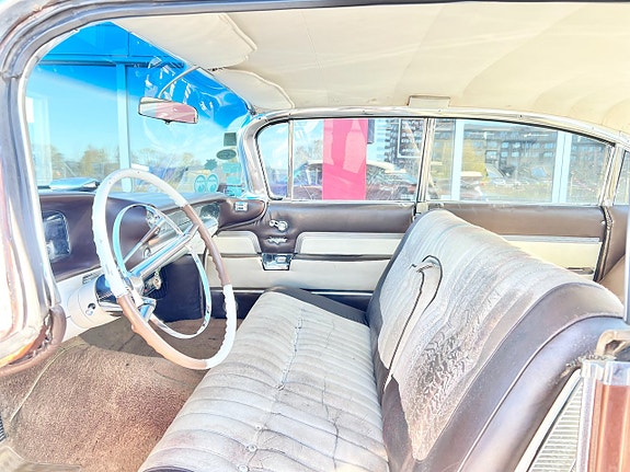 Cadillac Deville 9 of 11