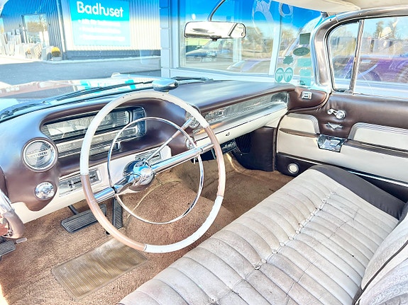 Cadillac Deville 8 of 11