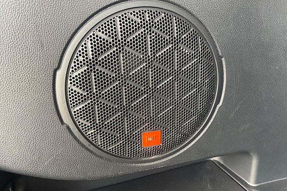 Toyota RAV4 22 of 27