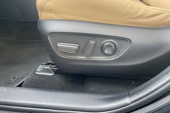 Toyota RAV4 12 of 27