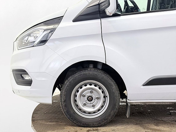 Ford Transit Custom 11 of 23