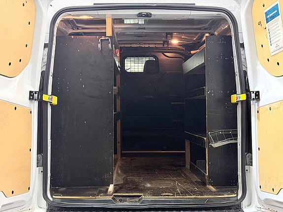 Ford Transit Custom 13 of 23