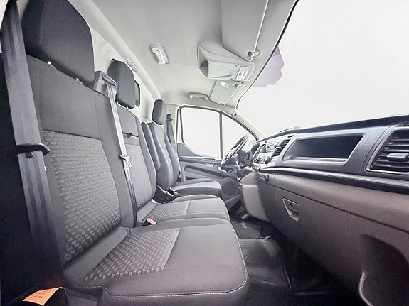 Ford Transit Custom 15 of 23