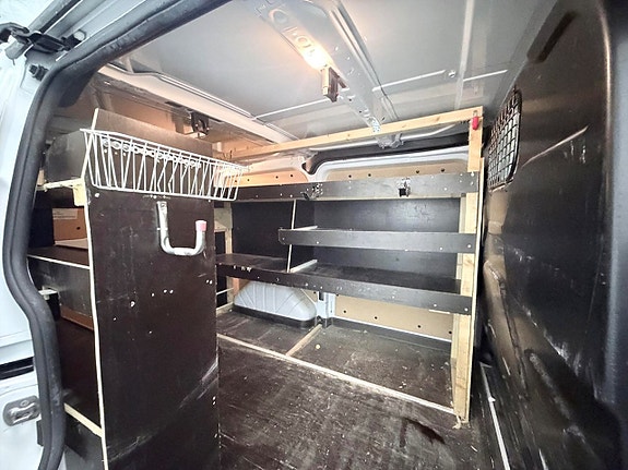 Ford Transit Custom 12 of 23
