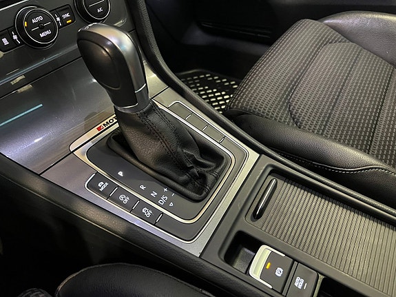 Volkswagen Golf Alltrack 10 of 19