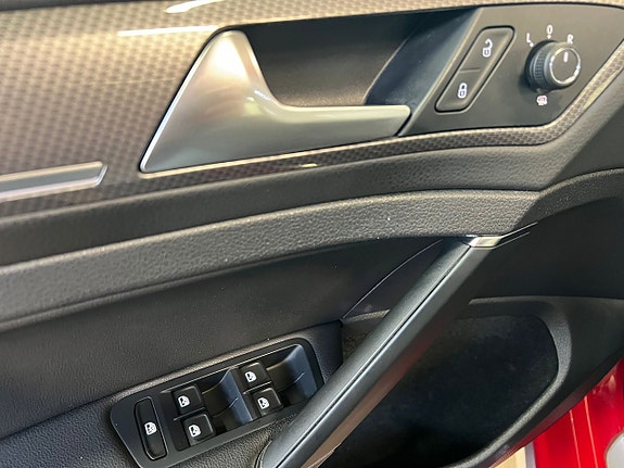 Volkswagen Golf Alltrack 18 of 19