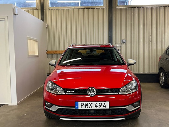Volkswagen Golf Alltrack 2 of 19