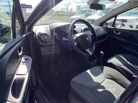 Renault Clio 10 of 16