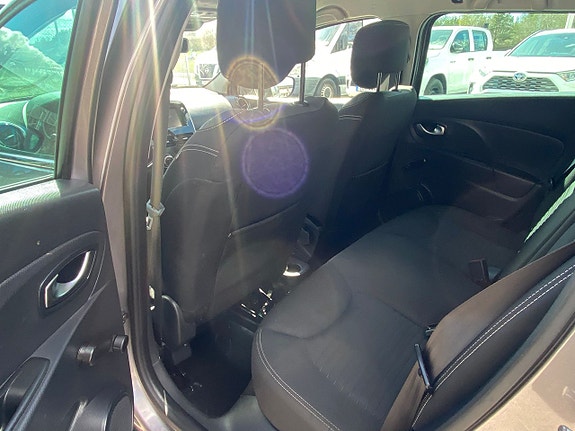 Renault Clio 14 of 16