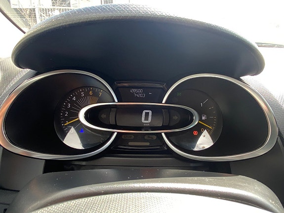 Renault Clio 13 of 16