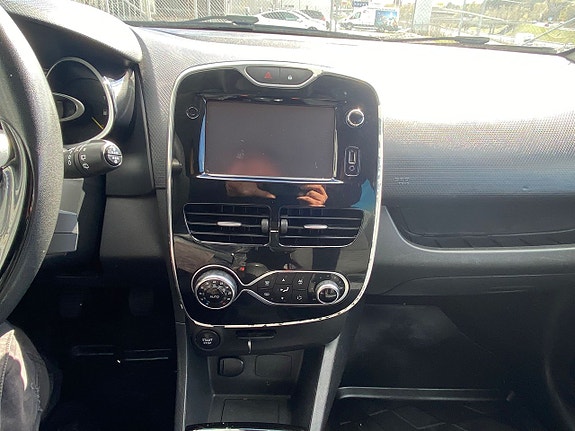 Renault Clio 11 of 16