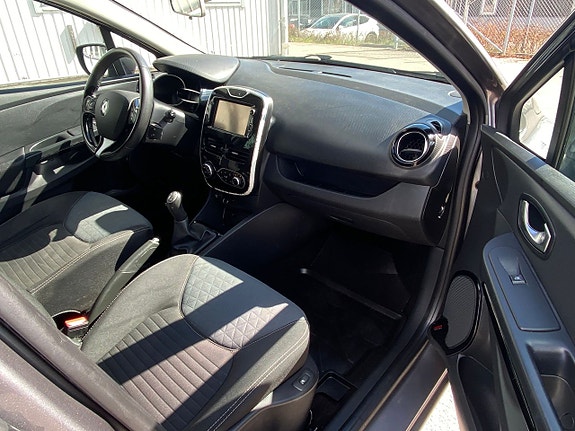 Renault Clio 9 of 16