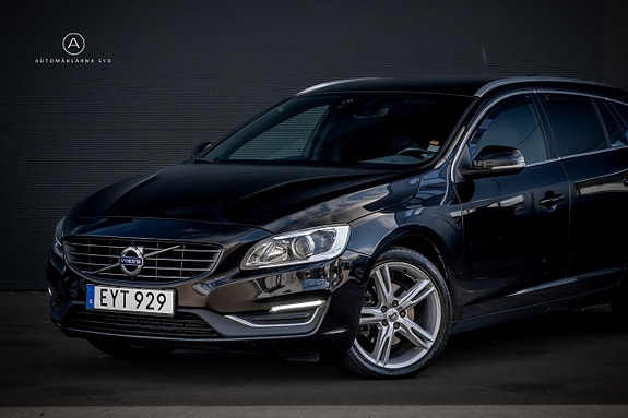 Volvo V60 2 of 5