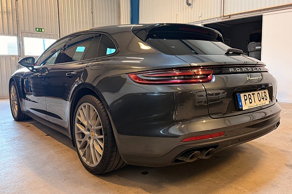 Porsche Panamera 4 2 of 5