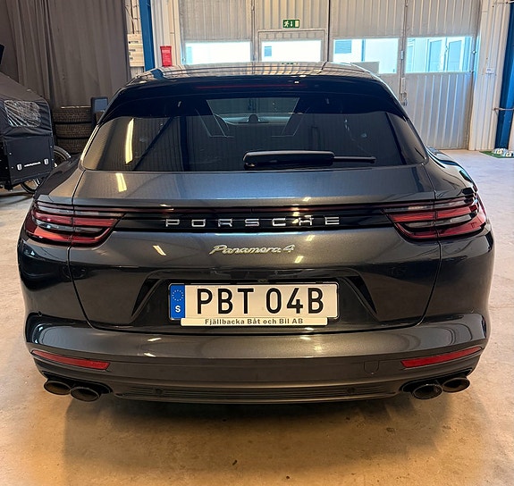 Porsche Panamera 4 3 of 5