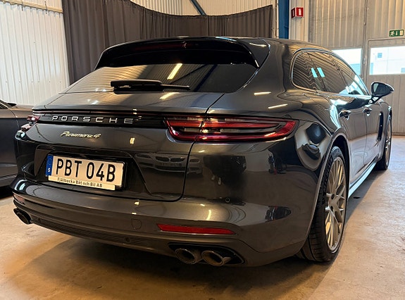 Porsche Panamera 4 4 of 5