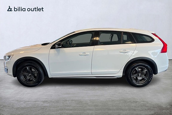 Volvo V60 Cross Country 3 of 5