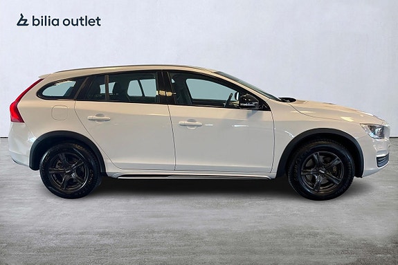 Volvo V60 Cross Country 7 of 29