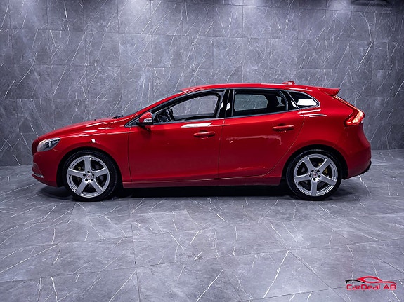 Volvo V40 4 of 5