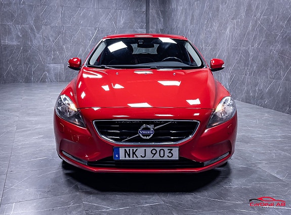 Volvo V40 2 of 5