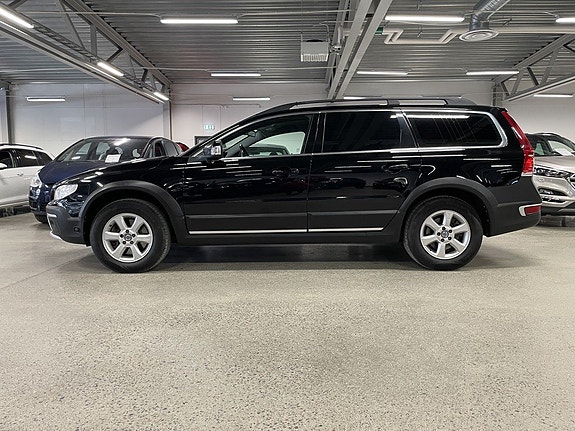 Volvo XC70 2 of 5