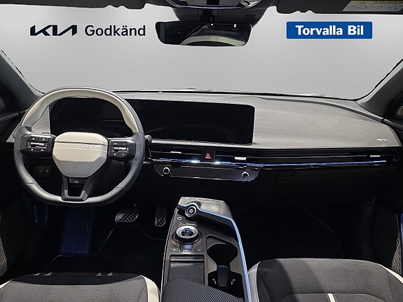 Kia EV6 8 of 15
