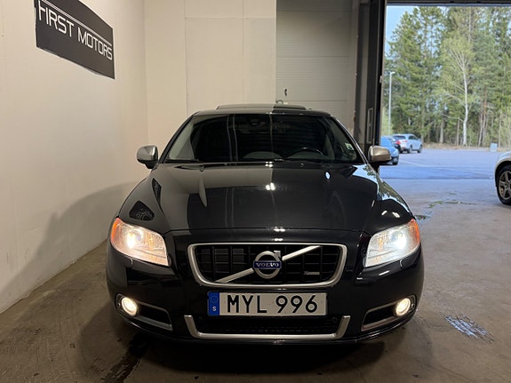 Volvo V70 4 of 5