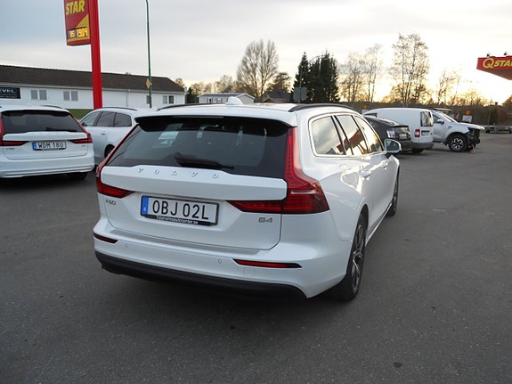 Volvo V60 2 of 5