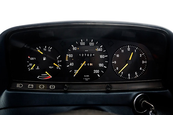 Mercedes-Benz 230 CE 14 of 24