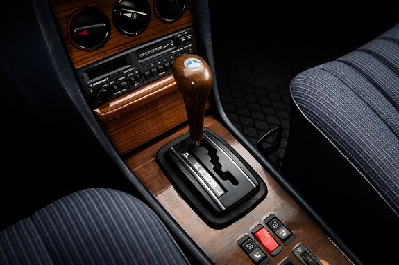 Mercedes-Benz 230 CE 16 of 24