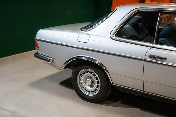 Mercedes-Benz 230 CE 6 of 24