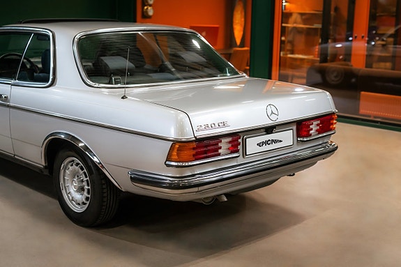 Mercedes-Benz 230 CE 4 of 5