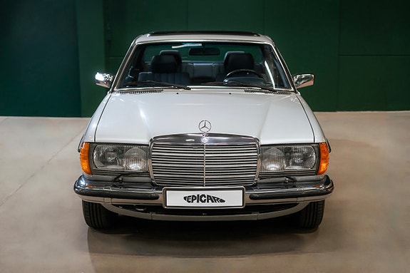 Mercedes-Benz 230 CE 7 of 24